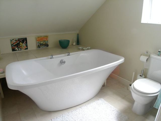  Image of 4 bedroom Detached house for sale in Northfield Avenue Radcliffe-on-Trent Nottingham NG12 at Northfield Avenue Radcliffe-on-Trent Nottingham, NG12 2HX