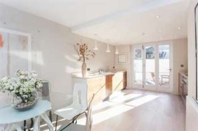  Image of 2 bedroom Flat for sale in Notting Hill Gate London W11 at Notting Hill London Notting Hill Gate, W11 3LB