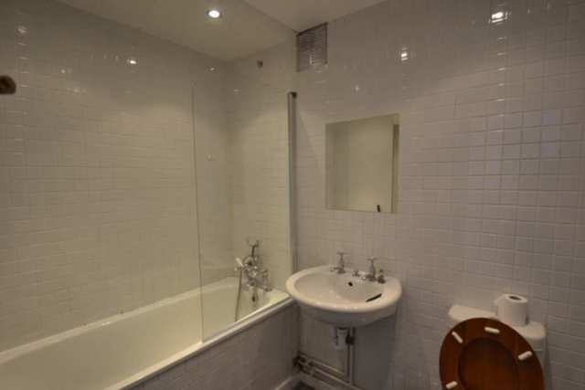  Image of 1 bedroom House Share to rent in Clarendon Road London W11 at Clarendon Road  London, W11 4JH