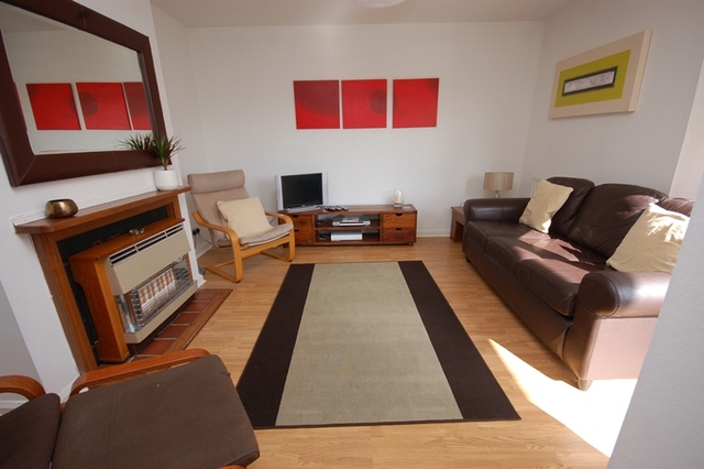  Image of 3 bedroom Terraced house to rent in Oakfield Place Edinburgh EH8 at Pleasance Edinburgh Edinburgh, EH8 9TD