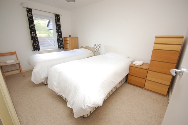  Image of 3 bedroom Terraced house to rent in Oakfield Place Edinburgh EH8 at Pleasance Edinburgh Edinburgh, EH8 9TD