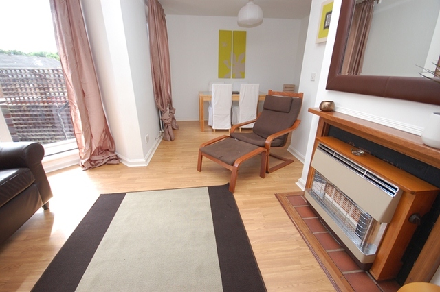  Image of 3 bedroom Terraced house to rent in Oakfield Place Edinburgh EH8 at Pleasance Edinburgh Edinburgh, EH8 9TD