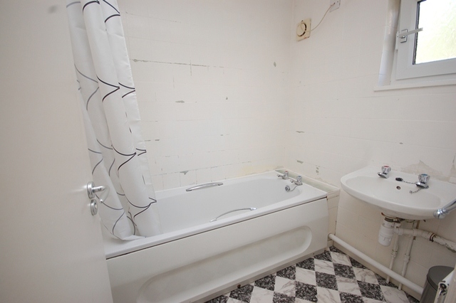  Image of 3 bedroom Terraced house to rent in Oakfield Place Edinburgh EH8 at Pleasance Edinburgh Edinburgh, EH8 9TD