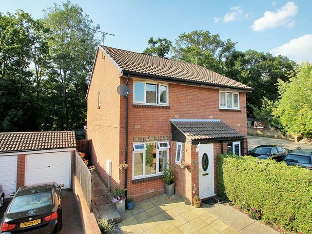  Image of 2 bedroom Semi-Detached house for sale in Oakfields Worth Crawley RH10 at Oakfields Worth Crawley, RH10 7FN