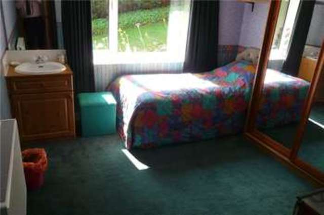  Image of 4 bedroom Detached house for sale in Oakleigh Grove Clayton Bradford BD14 at Clayton Bradford Clayton, BD14 6QF