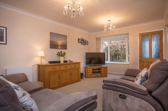  Image of 3 bedroom Detached house for sale in Oakmeadow Close Emsworth PO10 at Oakmeadow Close  Emsworth, PO10 7RL