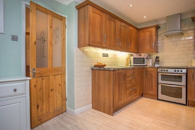  Image of 3 bedroom Detached house for sale in Oakmeadow Close Emsworth PO10 at Oakmeadow Close  Emsworth, PO10 7RL