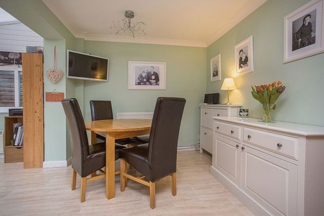 Image of 3 bedroom Detached house for sale in Oakmeadow Close Emsworth PO10 at Oakmeadow Close  Emsworth, PO10 7RL