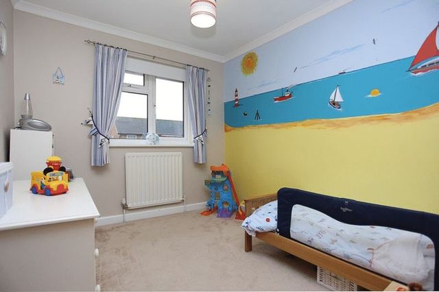  Image of 3 bedroom Detached house for sale in Oakmeadow Close Emsworth PO10 at Oakmeadow Close  Emsworth, PO10 7RL