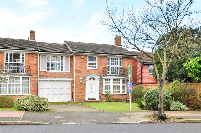  Image of 4 bedroom Detached house for sale in Oakwood Avenue Beckenham BR3 at Oakwood Avenue  Beckenham, BR3 6PJ