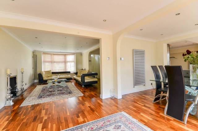  Image of 4 bedroom Detached house for sale in Oakwood Avenue Beckenham BR3 at Oakwood Avenue  Beckenham, BR3 6PJ