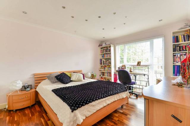  Image of 4 bedroom Detached house for sale in Oakwood Avenue Beckenham BR3 at Oakwood Avenue  Beckenham, BR3 6PJ