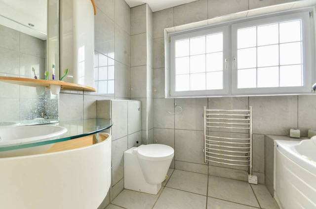  Image of 4 bedroom Detached house for sale in Oakwood Avenue Beckenham BR3 at Oakwood Avenue  Beckenham, BR3 6PJ