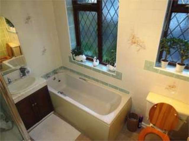  Image of 4 bedroom Detached house for sale in Oakwood Close Benfleet SS7 at Oakwood Close Benfleet South Benfleet, SS7 5SB