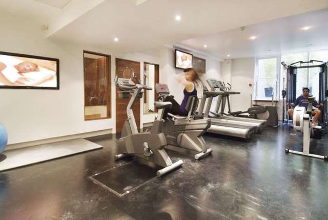  Image of 2 bedroom Apartment to rent in Old Brompton Road London SW7 at Old Brompton Road Knightsbridge London, SW7 3RU