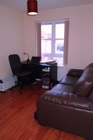  Image of 2 bedroom Flat to rent in Old Castle Gardens Glasgow G44 at Cathcart Glasgow Glasgow, G44 4SP
