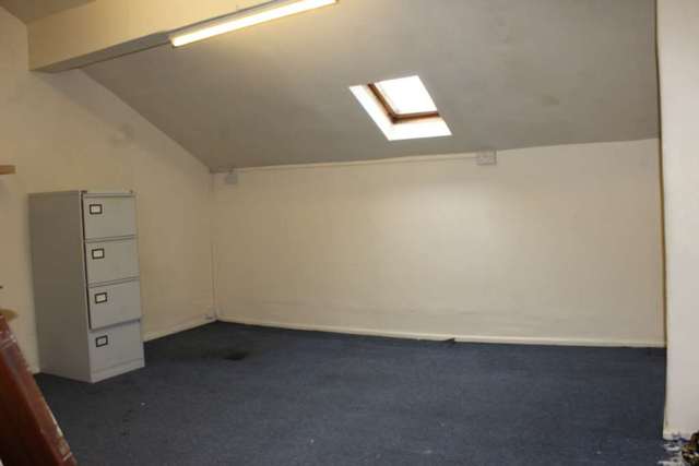  Image of Detached house to rent in Lees Road Oldham OL4 at Lees Road Clarksfield Oldham, OL4 1JW