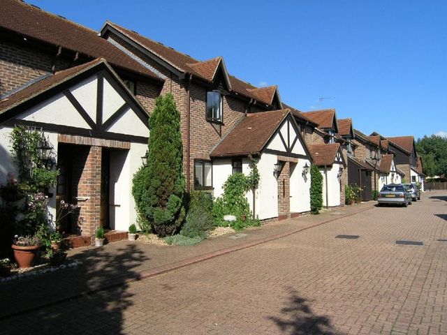  Image of 2 bedroom Retirement Property for sale in Onslow Mews St. Anns Road Chertsey KT16 at St Anns Road  Chertsey, KT16 9HQ