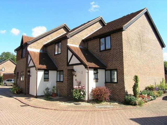 Image of 2 bedroom Retirement Property for sale in Onslow Mews St. Anns Road Chertsey KT16 at St Anns Road  Chertsey, KT16 9HQ