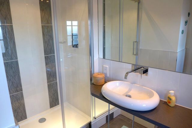  Image of 3 bedroom Flat to rent in Orchard Brae Avenue Edinburgh EH4 at Comely Bank Edinburgh Edinburgh, EH4 2GA