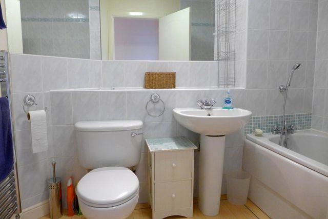  Image of 3 bedroom Flat to rent in Orchard Brae Avenue Edinburgh EH4 at Comely Bank Edinburgh Edinburgh, EH4 2GA