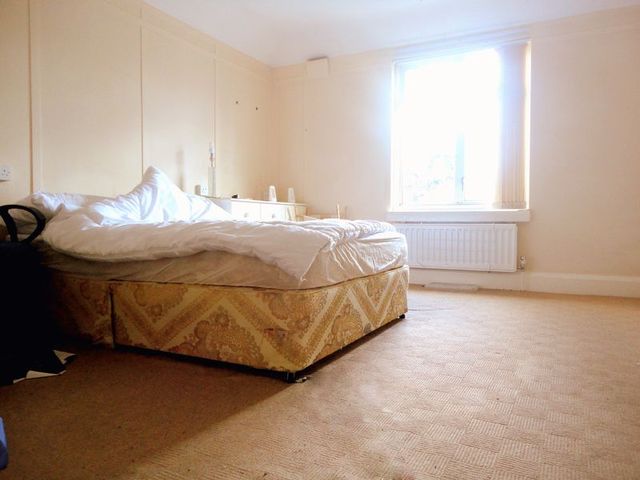  Image of 7 bedroom Detached house to rent in Orchard Drive Cowley Uxbridge UB8 at Orchard Drive  Uxbridge, UB8 3AE