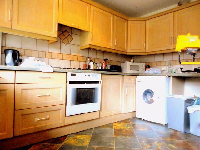  Image of 7 bedroom Detached house to rent in Orchard Drive Cowley Uxbridge UB8 at Orchard Drive  Uxbridge, UB8 3AE