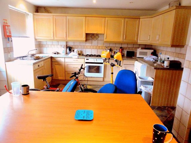  Image of 7 bedroom Detached house to rent in Orchard Drive Cowley Uxbridge UB8 at Orchard Drive  Uxbridge, UB8 3AE