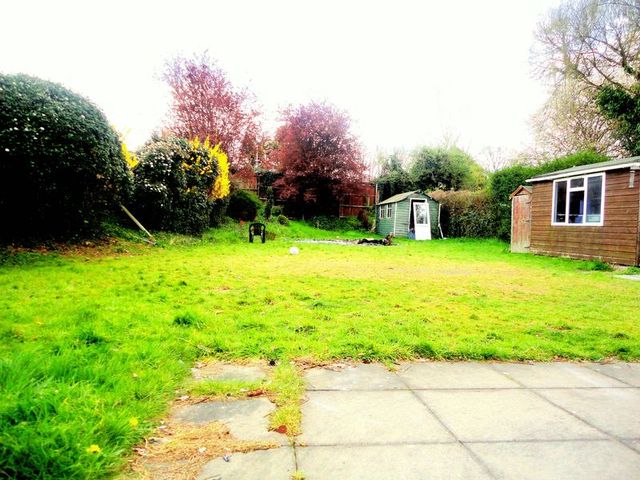  Image of 7 bedroom Detached house to rent in Orchard Drive Cowley Uxbridge UB8 at Orchard Drive  Uxbridge, UB8 3AE