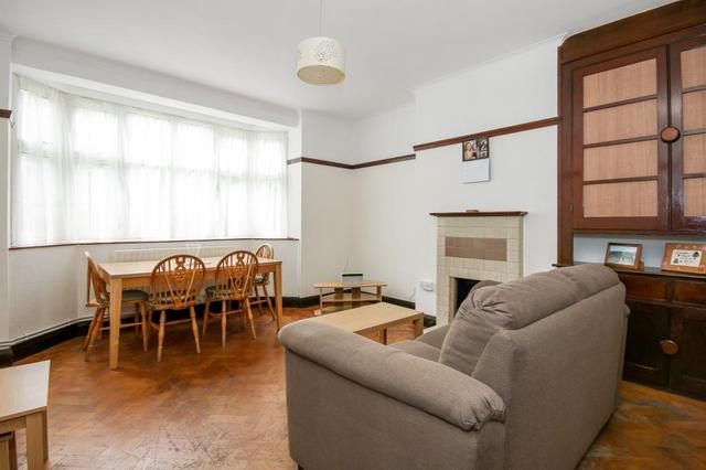  Image of 2 bedroom Flat for sale in Lower Road London SE16 at Orchard House Lower Road Surrey Quays, SE16 2XF