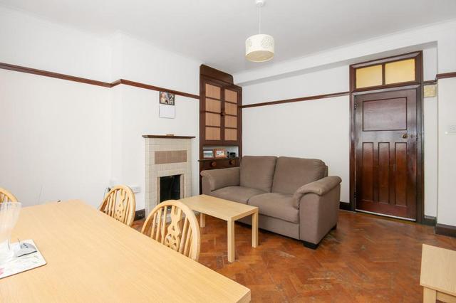 Image of 2 bedroom Flat for sale in Lower Road London SE16 at Orchard House Lower Road Surrey Quays, SE16 2XF