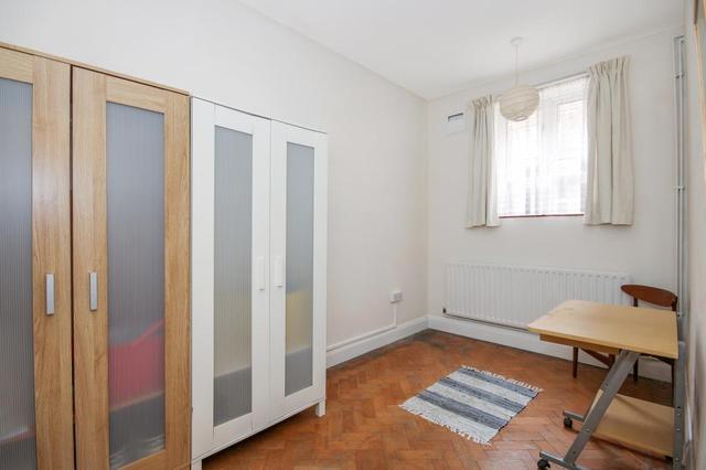  Image of 2 bedroom Flat for sale in Lower Road London SE16 at Orchard House Lower Road Surrey Quays, SE16 2XF