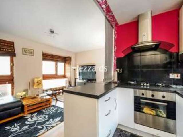  Image of 1 bedroom Flat for sale in Orchard Road Hounslow TW4 at Hounslow, TW4 5JQ