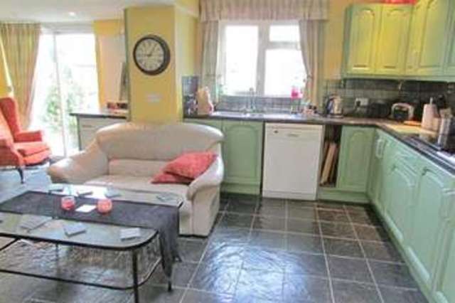  Image of 3 bedroom Terraced house for sale in Orchard Road Street BA16 at Street, BA16 0BT