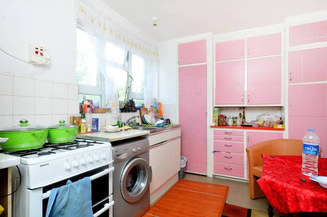 Image of 2 bedroom Flat for sale in Broad Common Estate Osbaldeston Road London N16 at Osbaldeston Road  Stamford Hill, N16 6NB