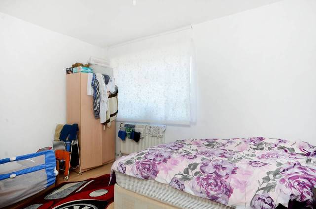  Image of 2 bedroom Flat for sale in Broad Common Estate Osbaldeston Road London N16 at Osbaldeston Road  Stamford Hill, N16 6NB