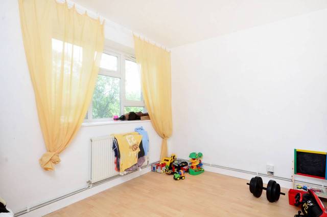  Image of 2 bedroom Flat for sale in Broad Common Estate Osbaldeston Road London N16 at Osbaldeston Road  Stamford Hill, N16 6NB