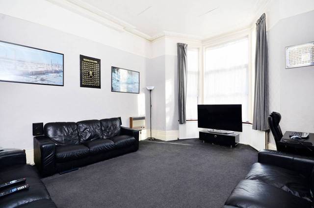  Image of 5 bedroom Detached house for sale in Osbaldeston Road London N16 at Osbaldeston Road  Stoke Newington, N16 7DJ