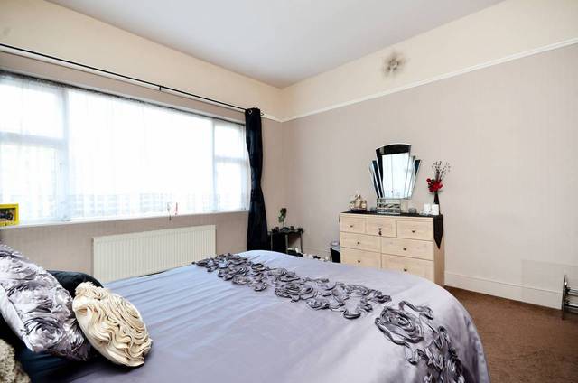  Image of 5 bedroom Detached house for sale in Osbaldeston Road London N16 at Osbaldeston Road  Stoke Newington, N16 7DJ