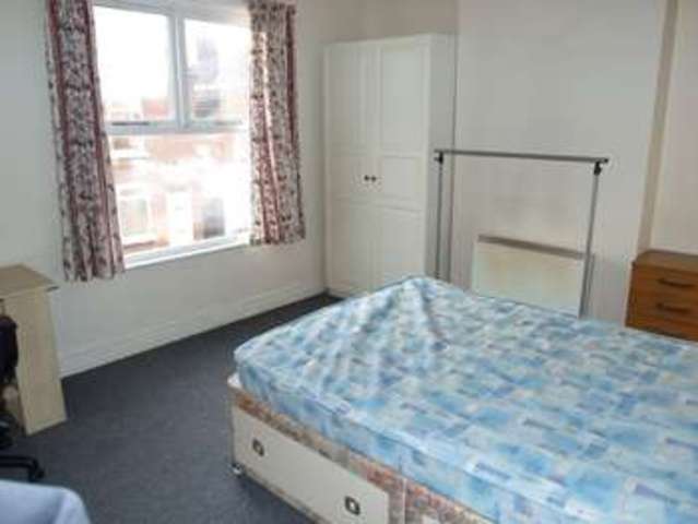  Image of 3 bedroom Terraced house to rent in Oxford Street Loughborough LE11 at Oxford Street  Loughborough, LE11 5DP
