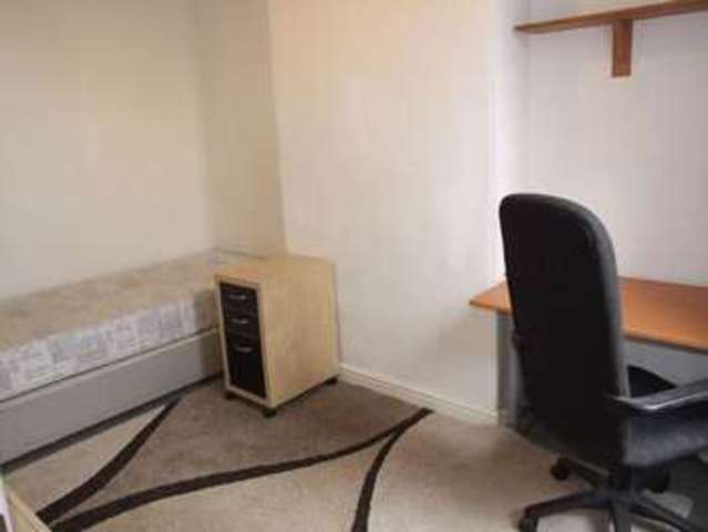  Image of 3 bedroom Terraced house to rent in Oxford Street Loughborough LE11 at Oxford Street  Loughborough, LE11 5DP