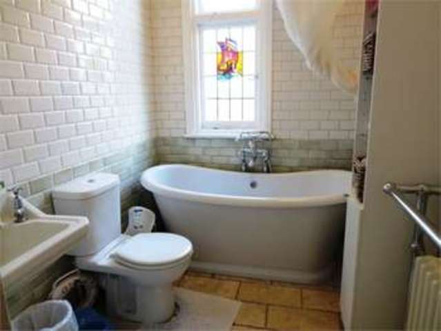  Image of 4 bedroom Terraced house for sale in Pall Mall Leigh-on-Sea SS9 at Pall Mall Leigh on sea Leigh-on-Sea, SS9 1RD