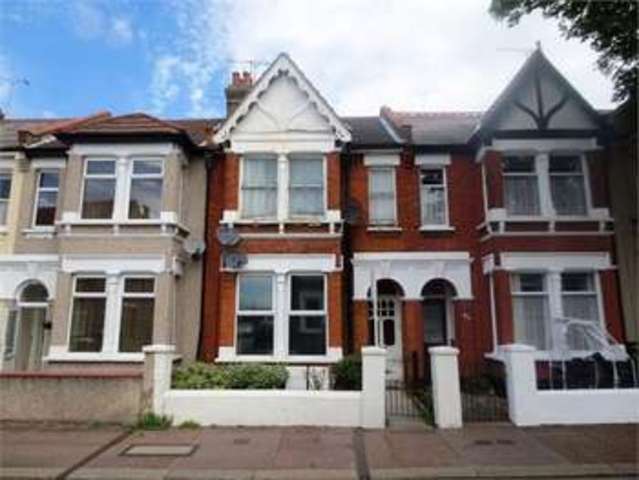  Image of 1 bedroom Apartment for sale in Pall Mall Leigh-on-Sea SS9 at Pall Mall Leigh on sea Leigh-on-Sea, SS9 1RQ
