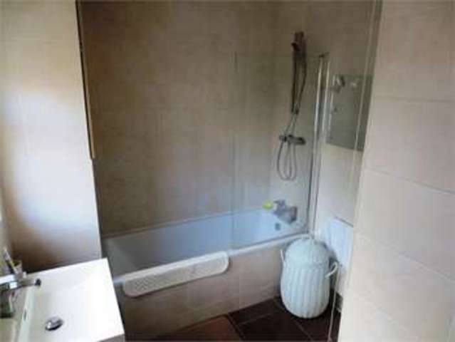  Image of 1 bedroom Apartment for sale in Pall Mall Leigh-on-Sea SS9 at Pall Mall Leigh on sea Leigh-on-Sea, SS9 1RQ