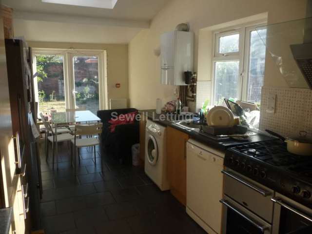  Image of 7 bedroom Terraced house to rent in Palmer Park Avenue Earley Reading RG6 at Palmer Park Avenue  Reading, RG6 1DN