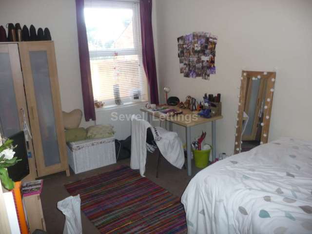  Image of 7 bedroom Terraced house to rent in Palmer Park Avenue Earley Reading RG6 at Palmer Park Avenue  Reading, RG6 1DN