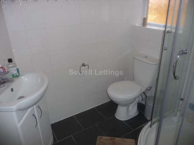  Image of 7 bedroom Terraced house to rent in Palmer Park Avenue Earley Reading RG6 at Palmer Park Avenue  Reading, RG6 1DN