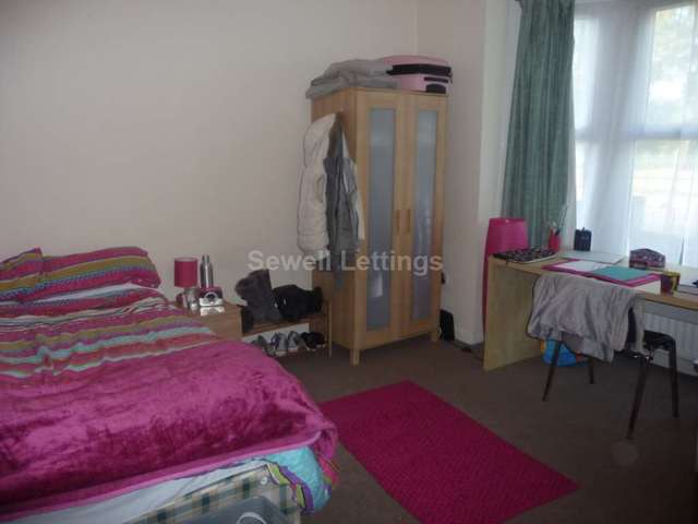 Image of 7 bedroom Terraced house to rent in Palmer Park Avenue Earley Reading RG6 at Palmer Park Avenue  Reading, RG6 1DN