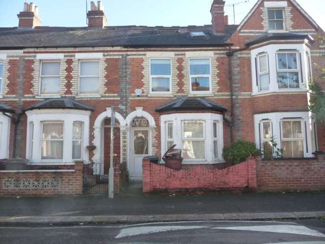  Image of 7 bedroom Terraced house to rent in Palmer Park Avenue Earley Reading RG6 at Palmer Park Avenue  Reading, RG6 1DN