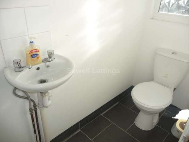  Image of 7 bedroom Terraced house to rent in Palmer Park Avenue Earley Reading RG6 at Palmer Park Avenue  Reading, RG6 1DN